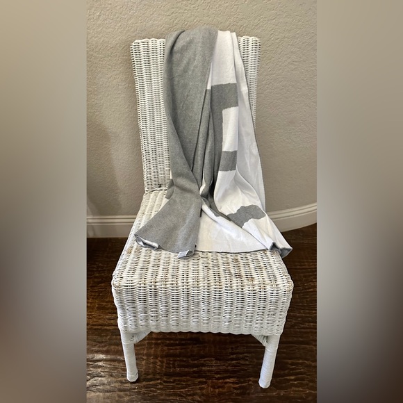 NWT! Oversized LOVE Throw Blanket - Picture 3 of 5